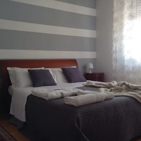 לינה וארוחת בוקר Relais Lezard קולה