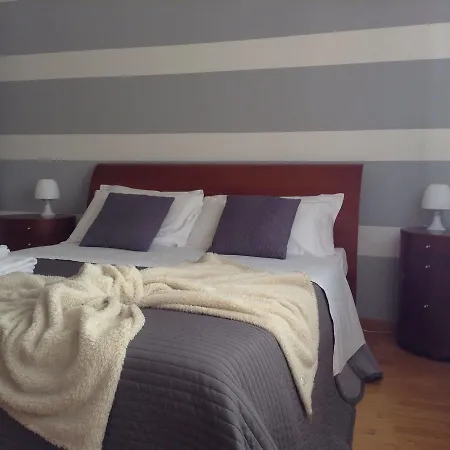 לינה וארוחת בוקר Relais Lezard קולה