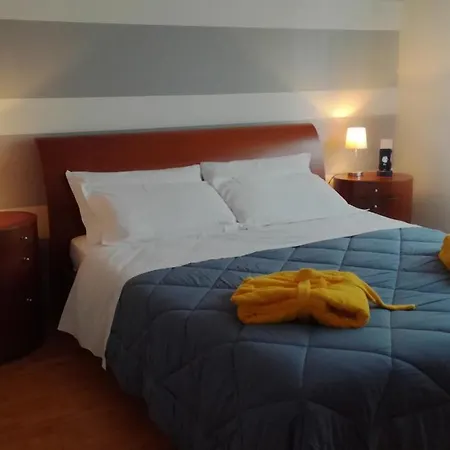 לינה וארוחת בוקר Relais Lezard קולה
